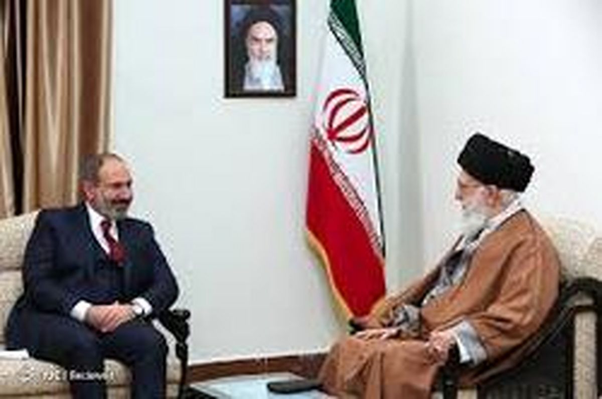 کتاب اهدایی رهبر انقلاب به نخست وزیر ارمنستان+عکس
