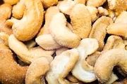 واردات رسمی بیش از ۸ تن بادام‌هندی قاچاق ! 