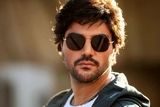 سینا مهراد هم «باید برخاست» گوش می‌دهد 