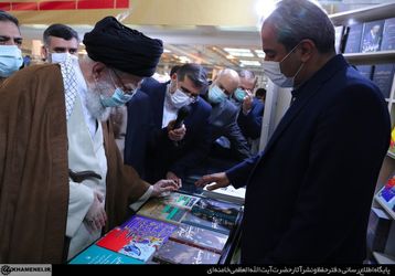 بازدید رهبر انقلاب از نمایشگاه کتاب تهران/گزارش تصویری