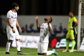 «یامگا» همچنان خطرناکترین استقلالی/ دور از دروازه هم گل می‌زند
