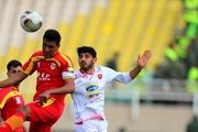 چنگ بر سر قهرمانی و نایب قهرمانی در دیدار پرسپولیس و فولاد