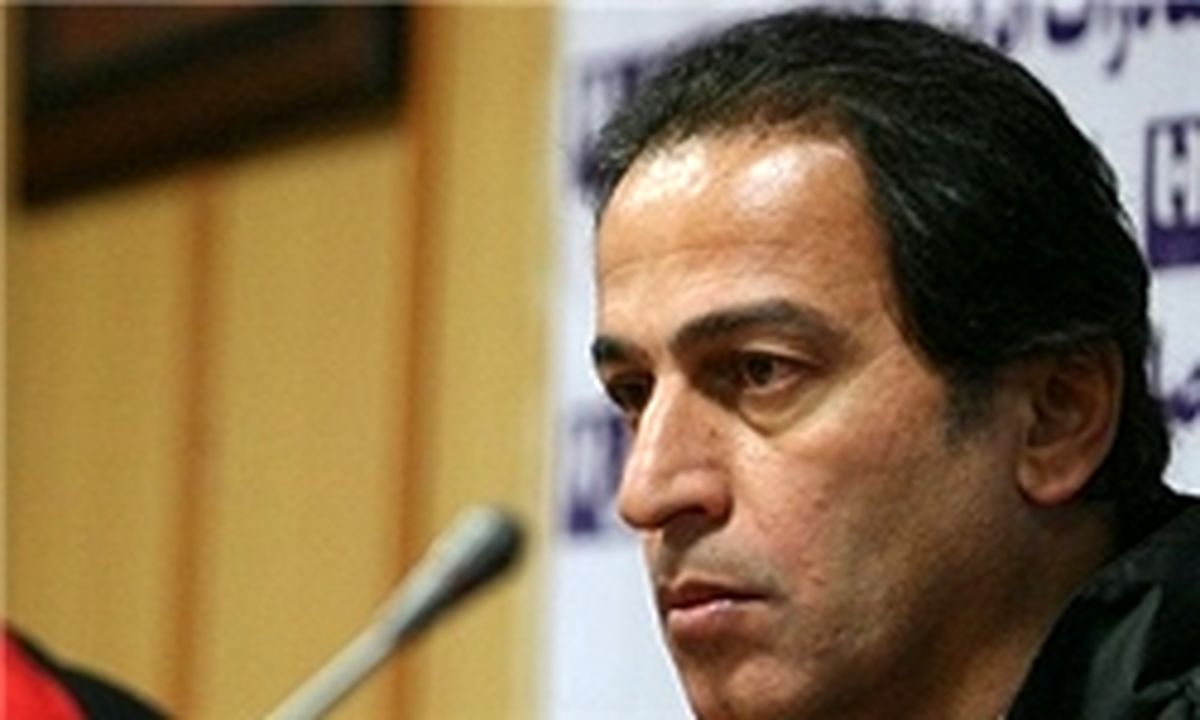 پروین از حضور شاگردانش لذت می‌برد