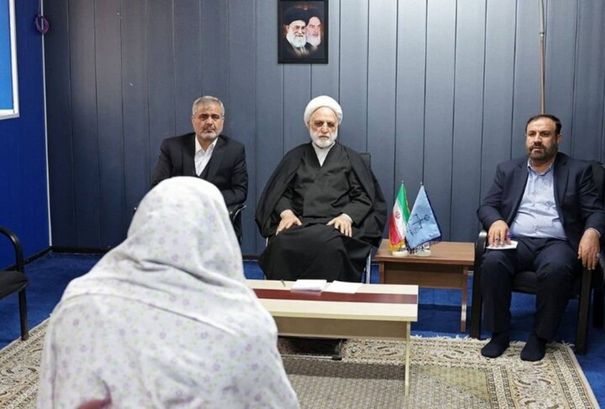 اعترافات زنی که با بلوک به سر مأموران امنیت زد +فیلم 