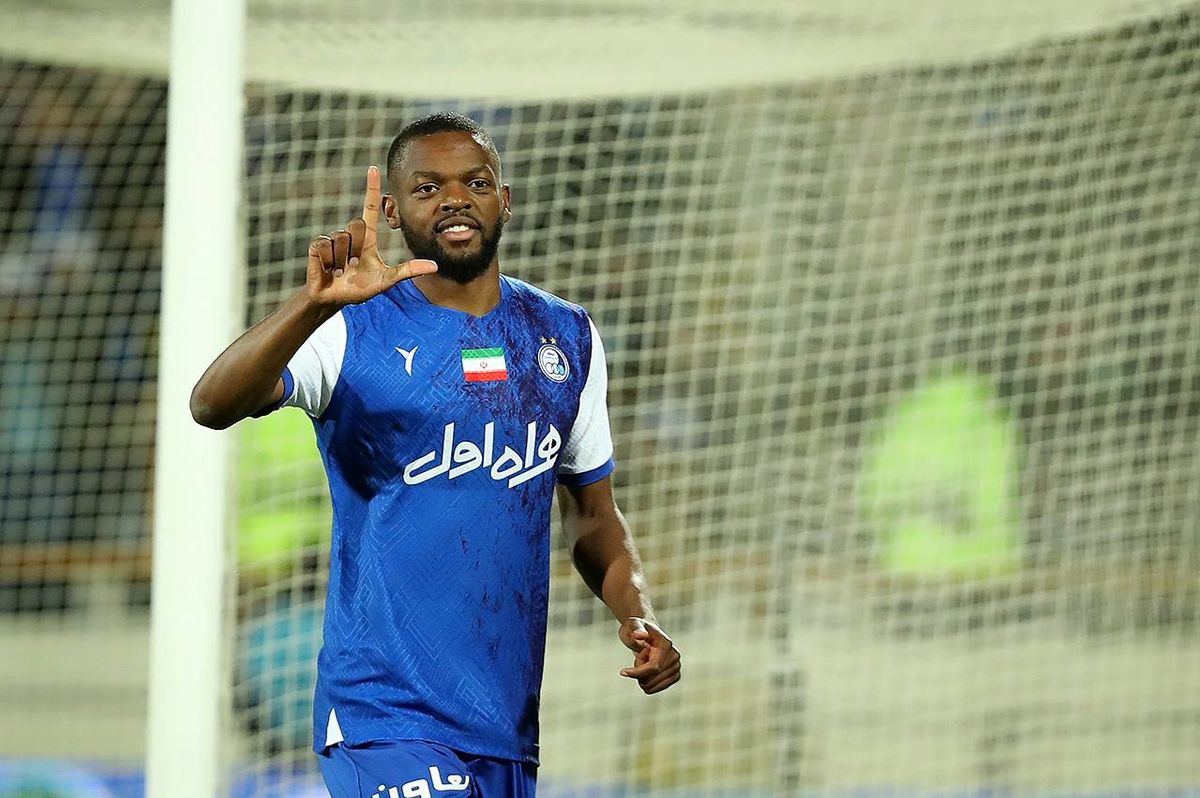 کری سنگین گلزن استقلال برای پرسپولیس در آنتن زنده