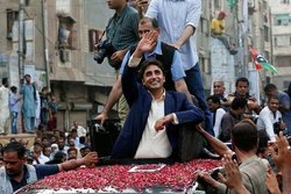 شوهر و خواهر شوهر "بی‌نظیر بوتو" ممنوع الخروج شدند
