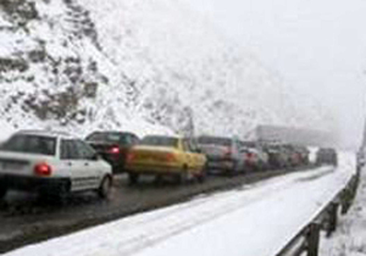 بارش برف و باران در جاده‌های کشور