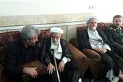 آیت‌الله جنتی در منزل پدر شهید حججی+ عکس