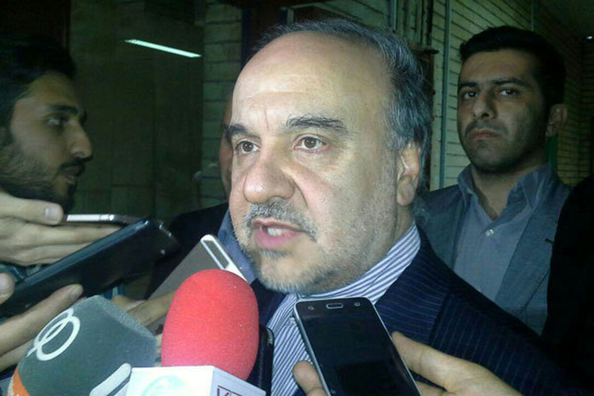 وزیر ورزش: امسال استقلال و پرسپولیس را واگذار می‌کنیم