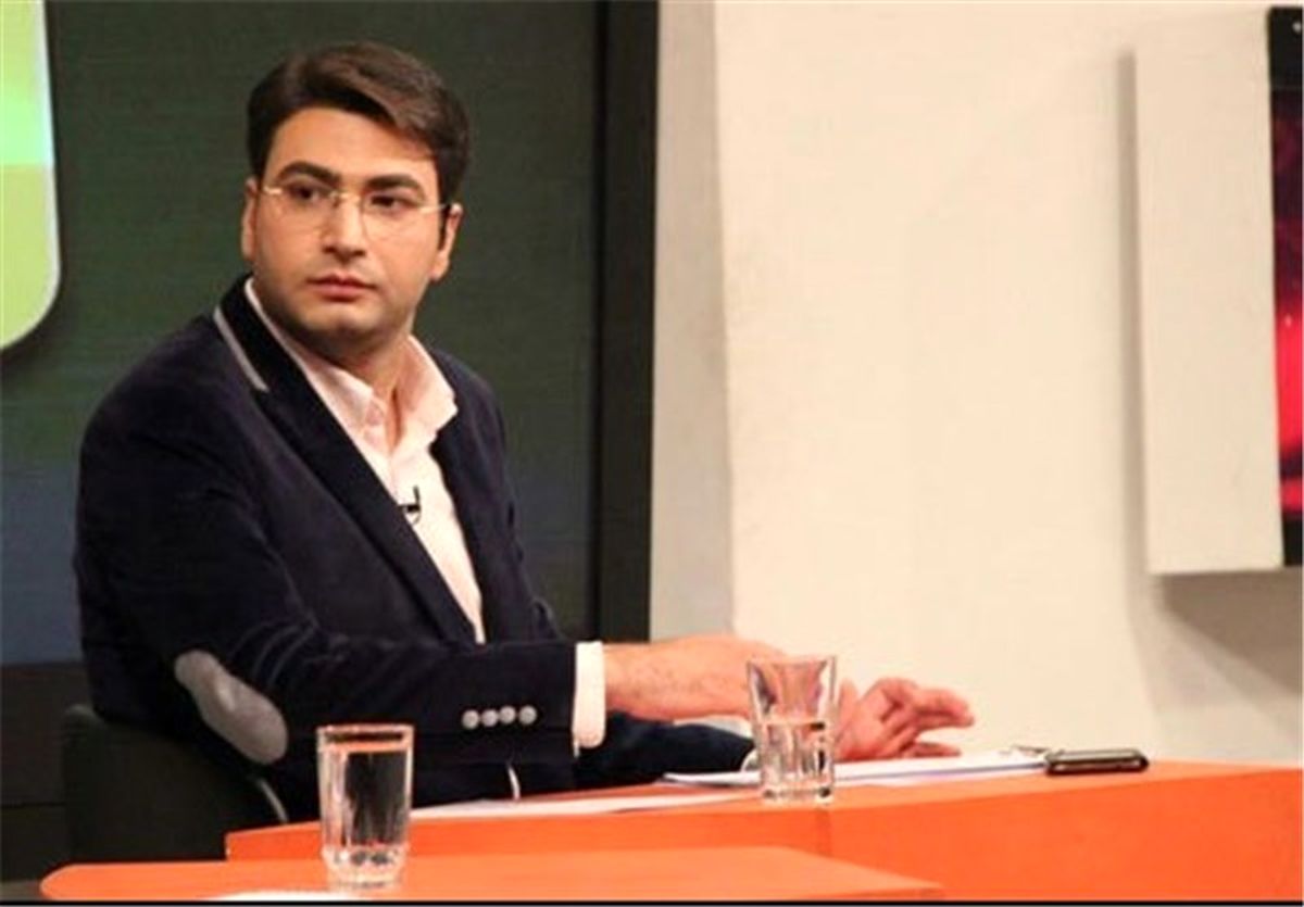 اعتراض یک مجری به گفت و گوی روحانی/ مثل بنز به عقب برمیگردیم !