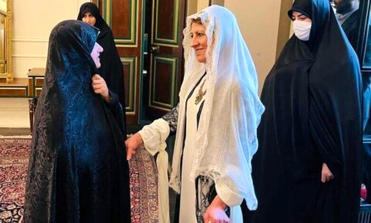 پوشش متفاوت همسر رئیس جمهور عراق در دیدار با همسر رئیسی