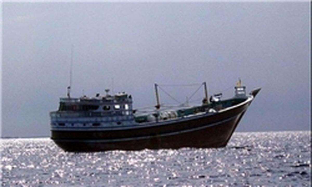 بزرگترین قایق‌های هجومی سپاه دور ناوهای آمریکا می چرخند