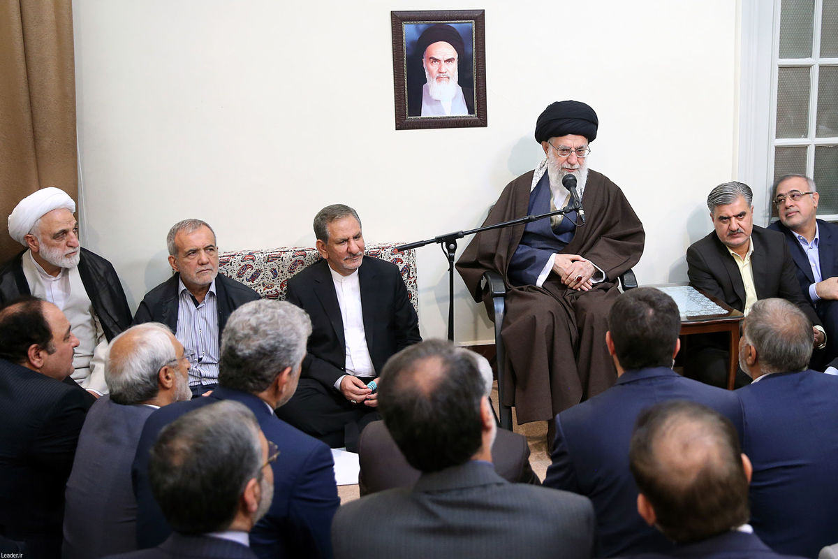 تصویری از گفتگوی خصوصی رهبری با جهانگیری