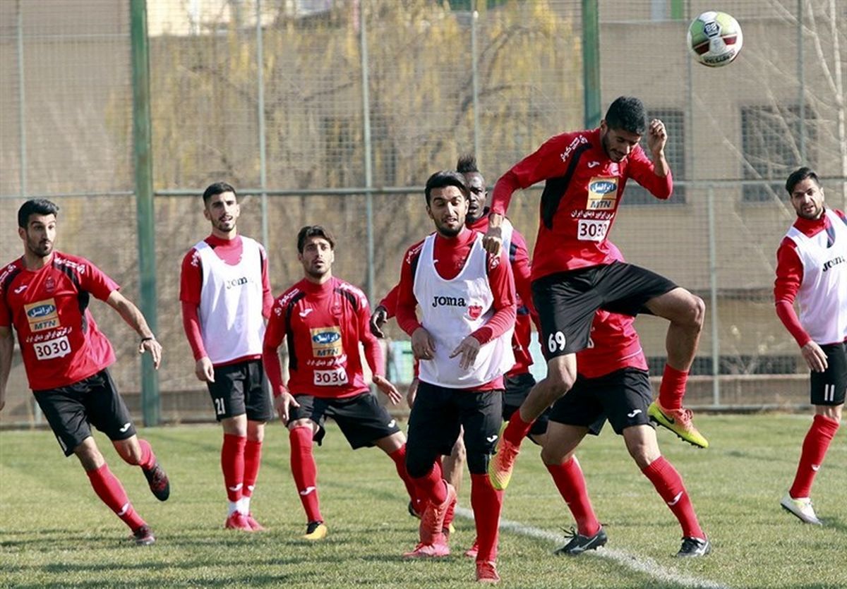 بازی گل کوچک سرخ پوشان