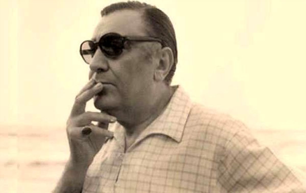 خواننده قدیمی که ۲۸ سال عینک دودی می‌زد!