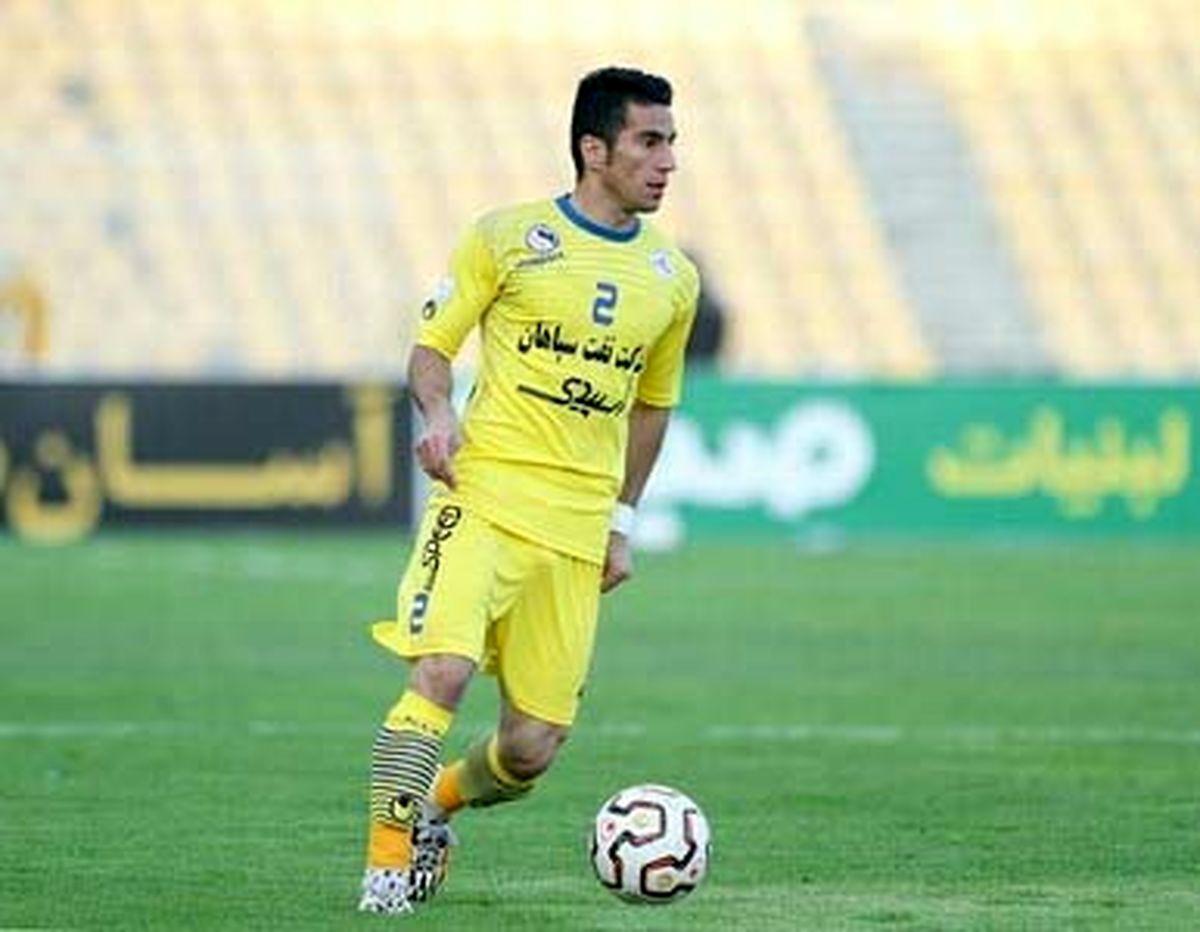 چراغ سبز یک بازیکن به قرارداد با استقلال
