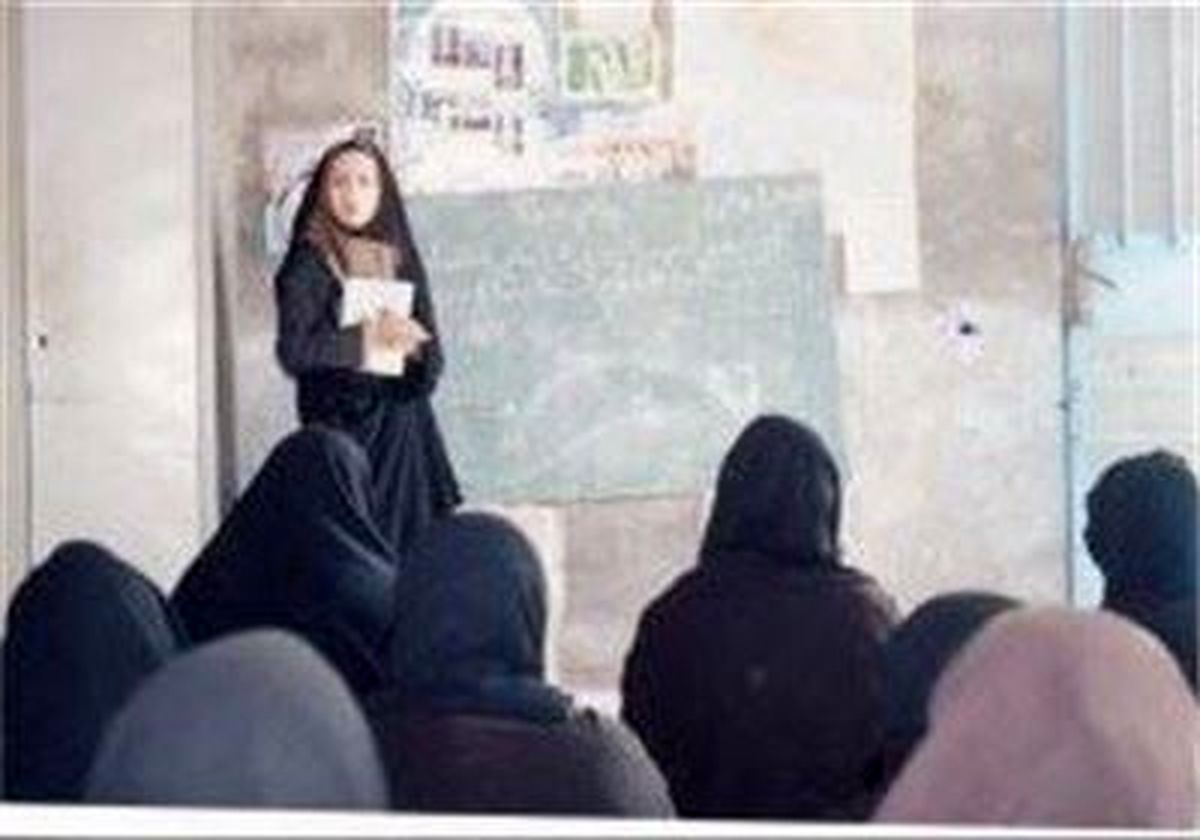 باسوادی والدین بی‌سواد بر عهده مدارس