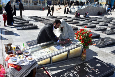 سفره عقد بر سر مزار شهید همت