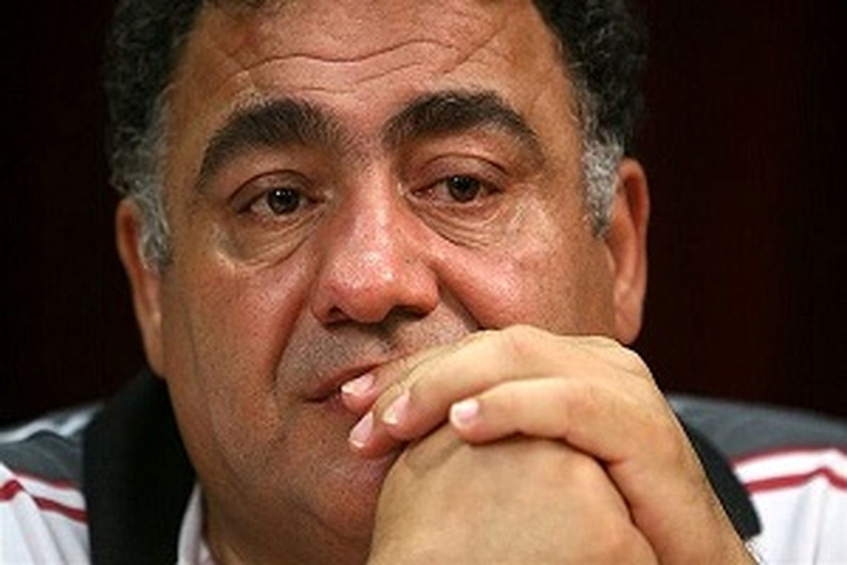 چهره ها/ خسرو احمدی: سفره یلدای خود را به اشتراک نگذارید