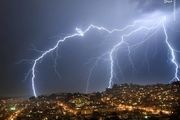 در رعد و برق و توفان چگونه زنده بمانیم؟/ اینفوگرافی