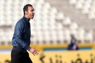 تیپ جالب عنایتی در بازی امروز هوادار+ عکس