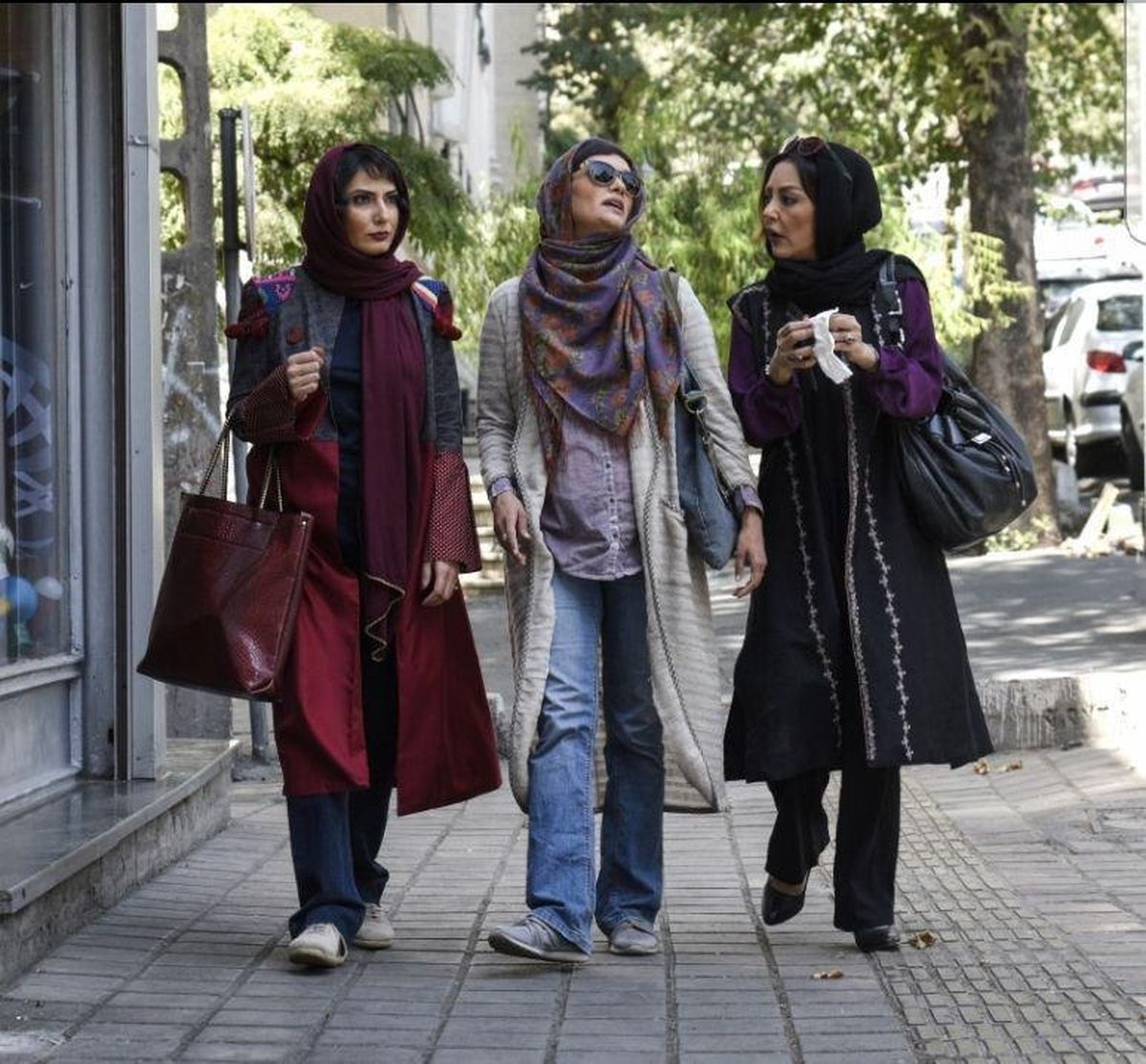 میترا حجارو شقایق فراهانی در جستجوی همسران‌شان در جزیره کیش/عکس