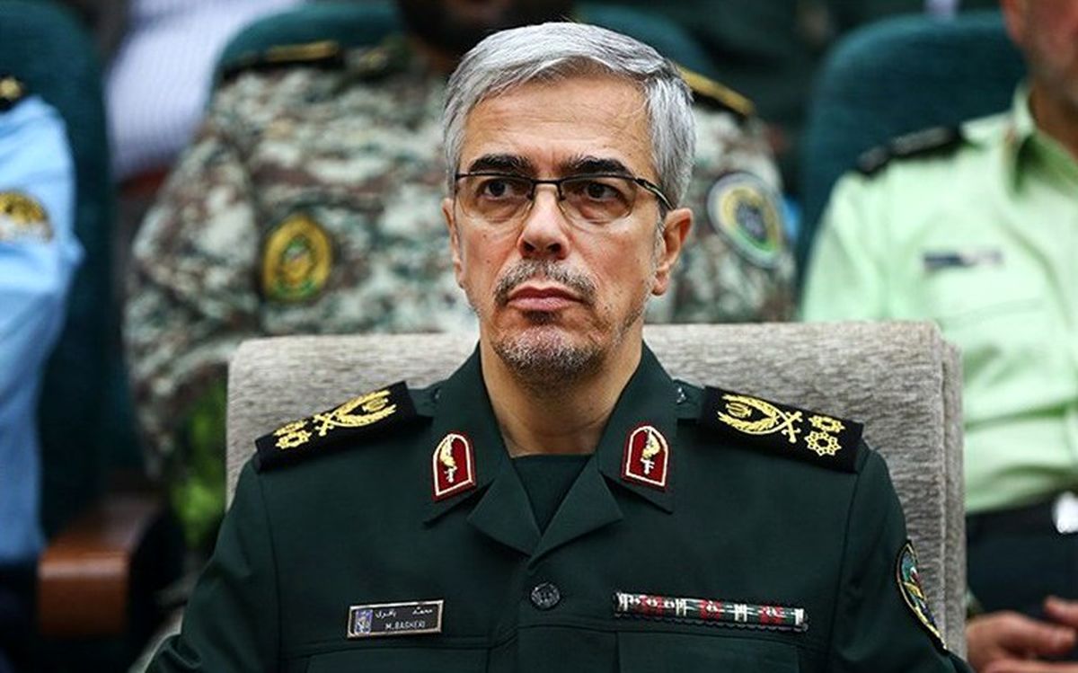 سپهبد چینی با دست پٌر به پکن می رود