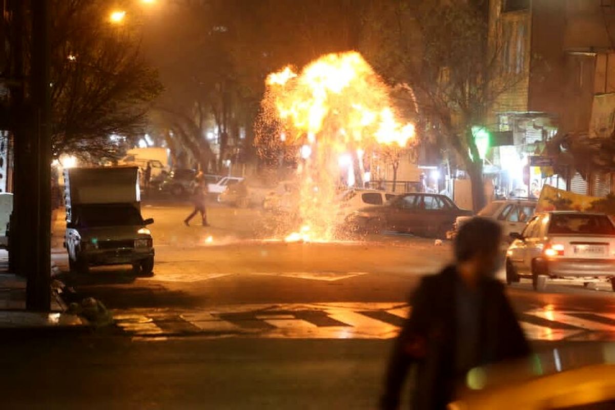 پاسخ رهبر انقلاب به سوالی درباره استفاده از ترقه 
