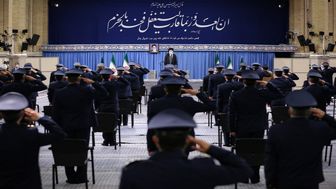 معنی کتیبه نصب‌شده در دیدار فرماندهان نیروی هوایی ارتش با رهبر انقلاب
