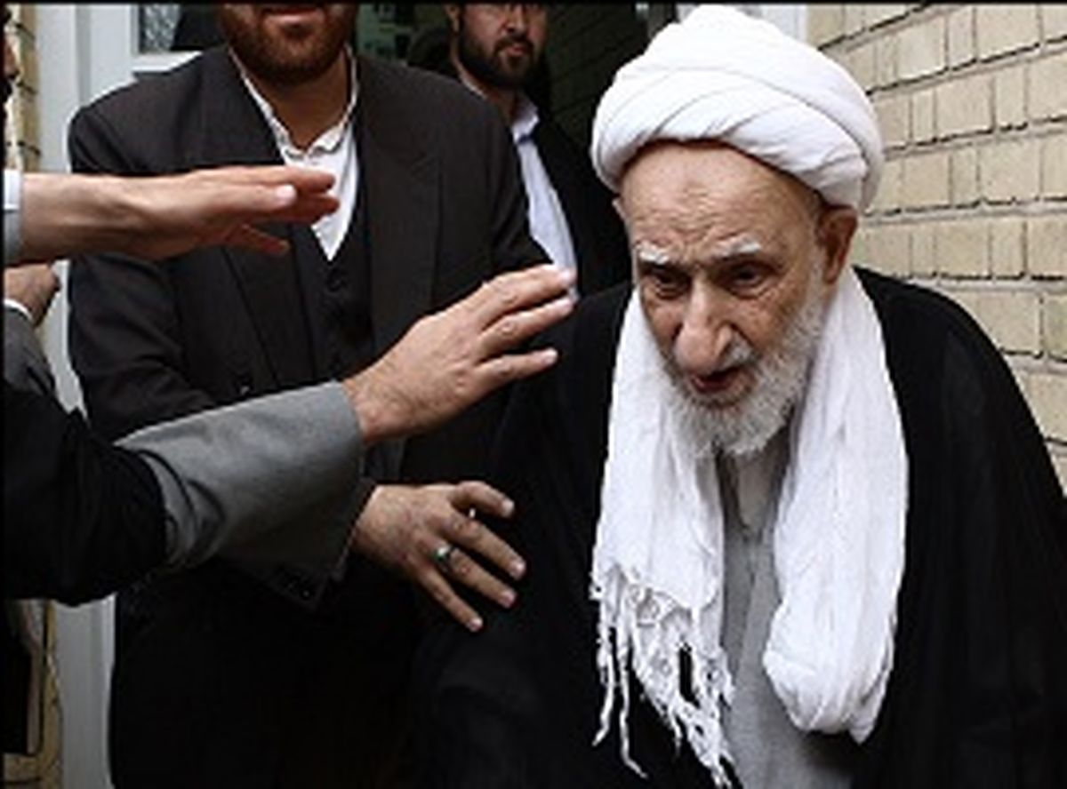 ماجرای ترک دیوار خانه آیت الله بهجت و جمله‌ای که عالم معروف را به گریه انداخت