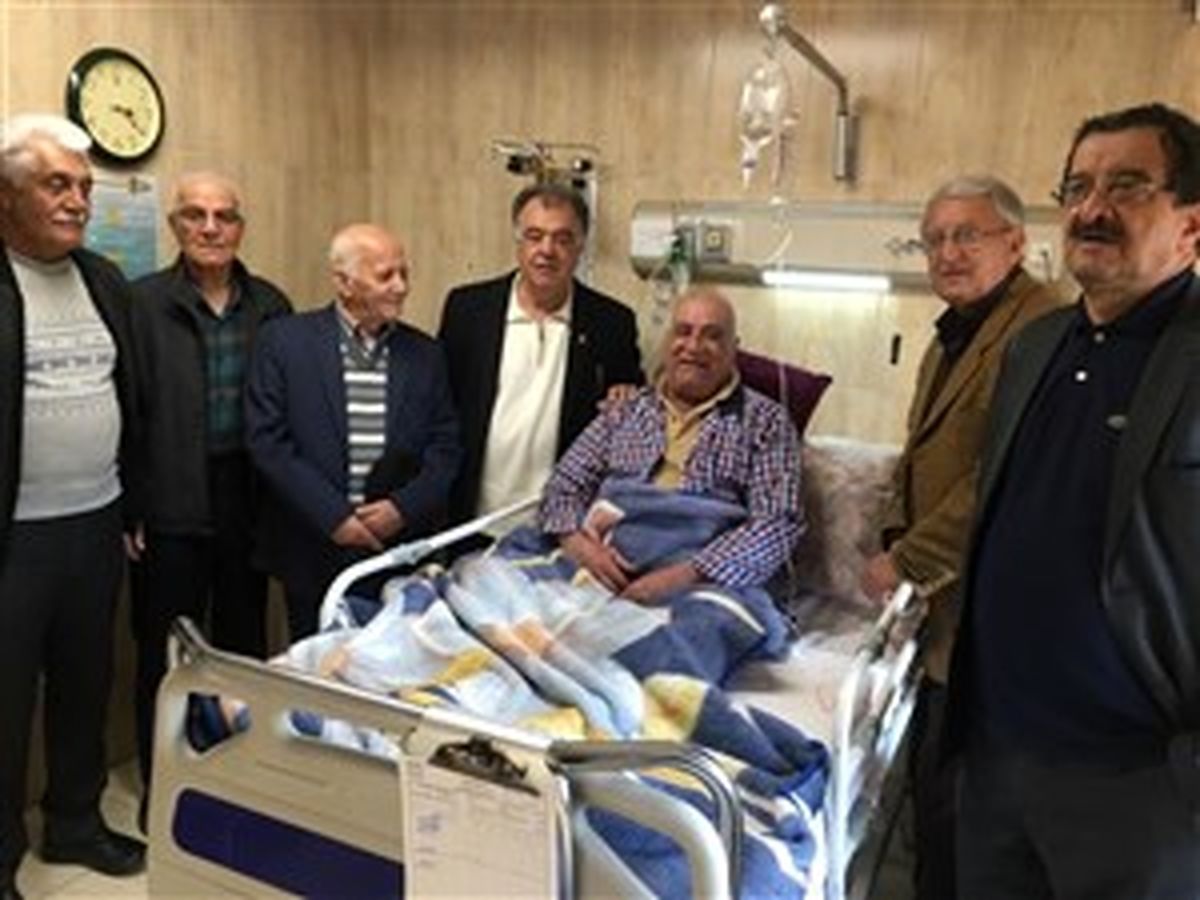 سرمربی اسبق تیم ملی ایران در بستر بیماری