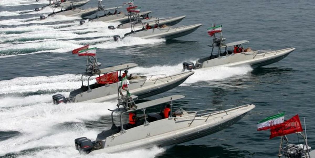 جزئیات مانور شناورهای ایرانی در نزدیکی ناوهای آمریکایی