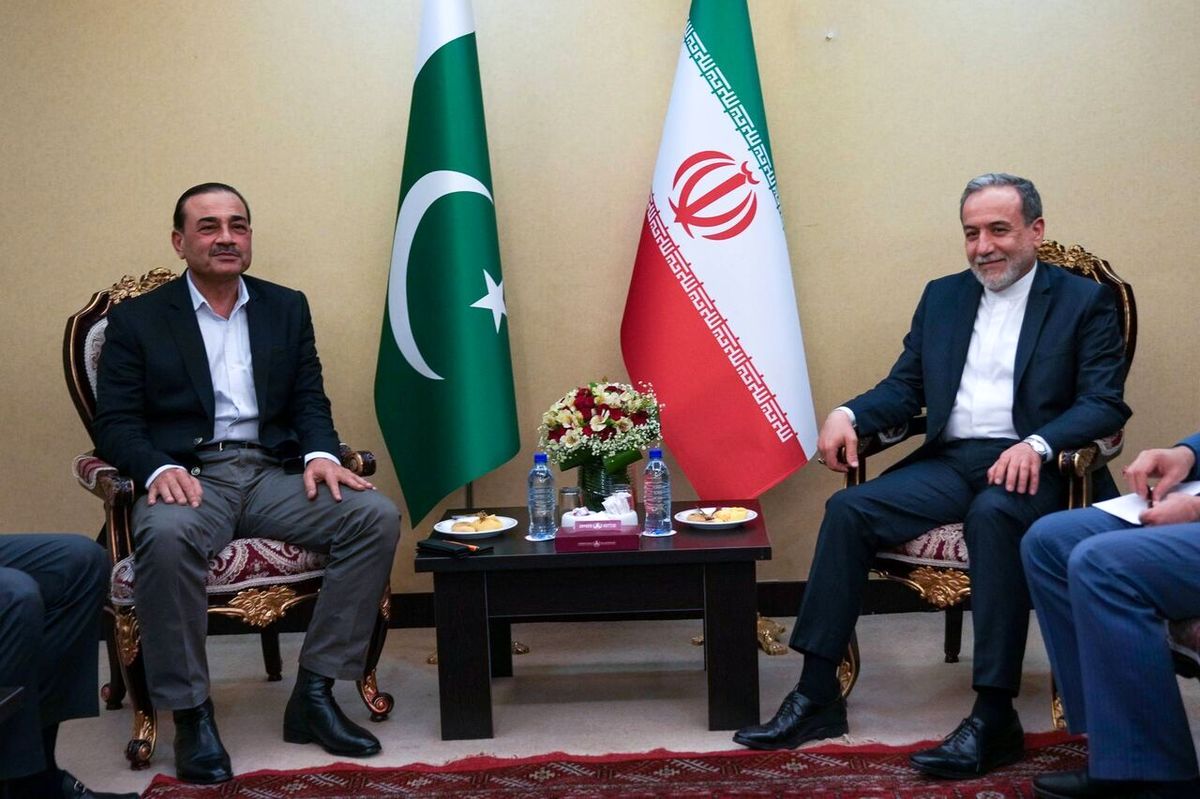 موضوع گفتگوی فرمانده ارتش پاکستان با عراقچی
