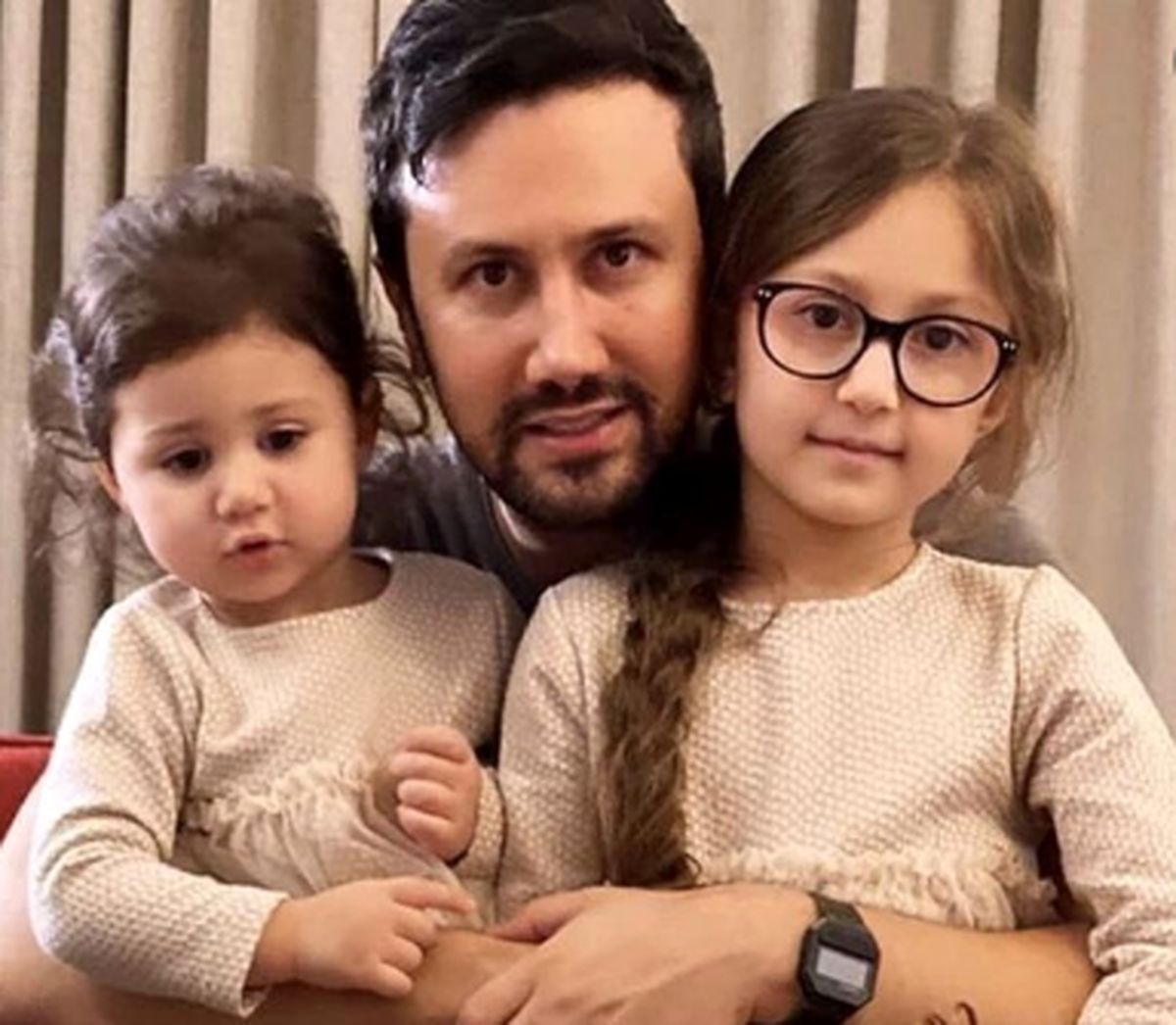 خوشگذرونی آقای بازیگر با دخترخانم هایش/ عکس