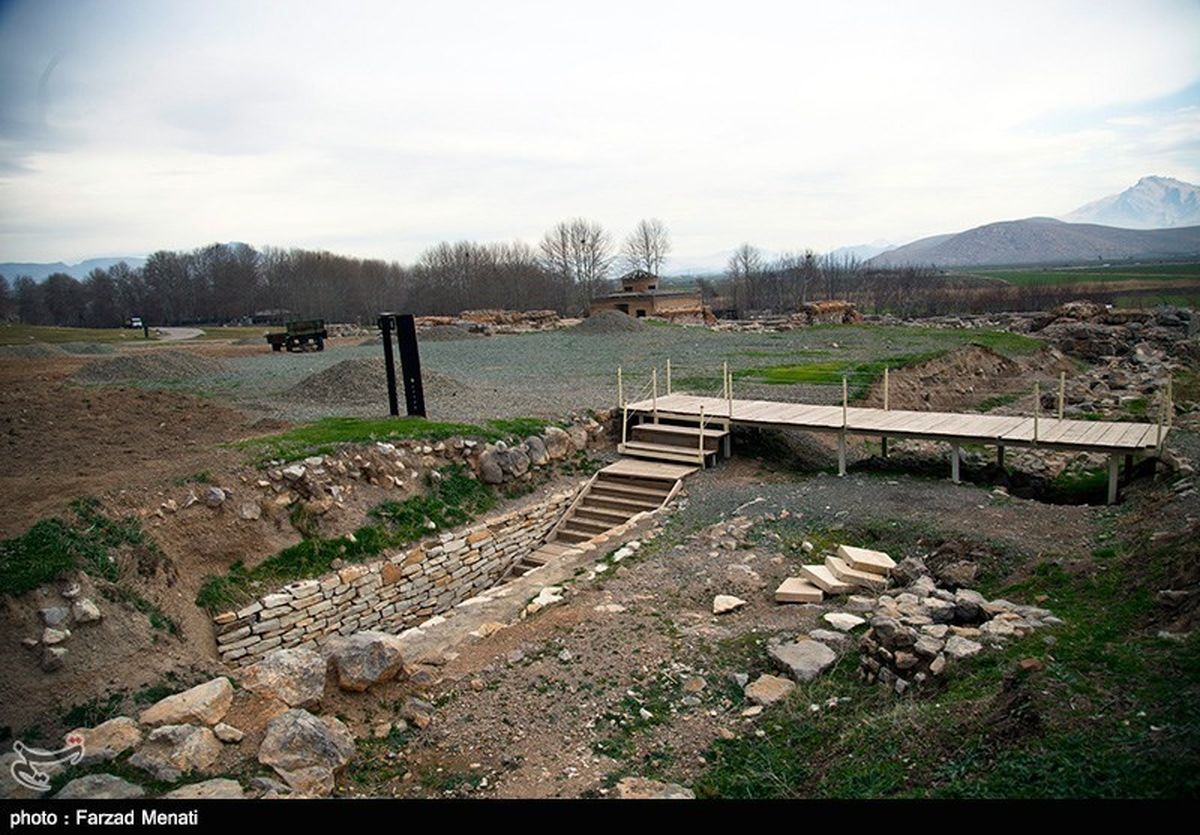 کشف بقایای تاریخی از دوره ایلخانی در محوطه تاریخی فیض‌آباد کاشان 