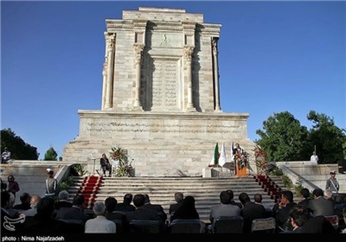 کشف شی‌ء ۸۰۰ ساله در آرامگاه فردوسی