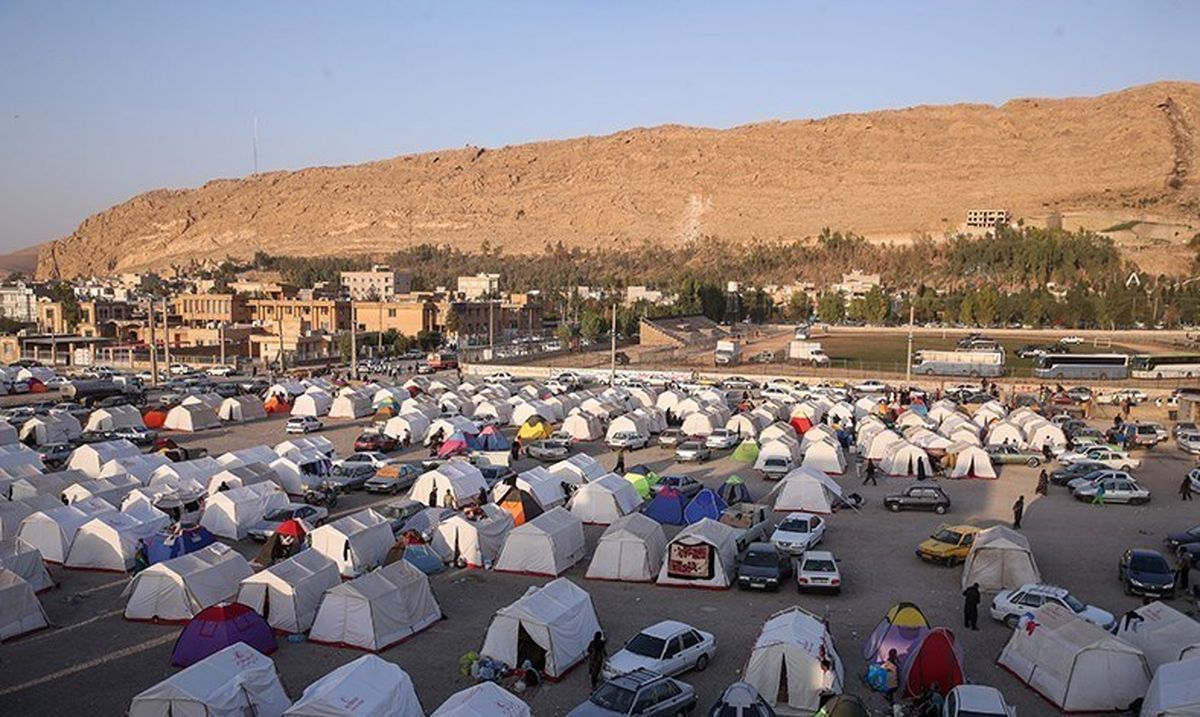 نیاز به چادر در مناطق زلزله زده هم چنان وجود دارد