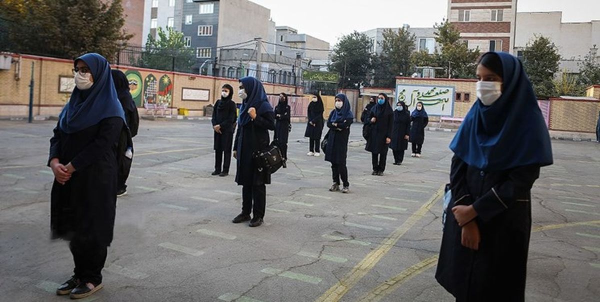دانش‌آموزان چه ساعتی به مدرسه می‌روند؟ 