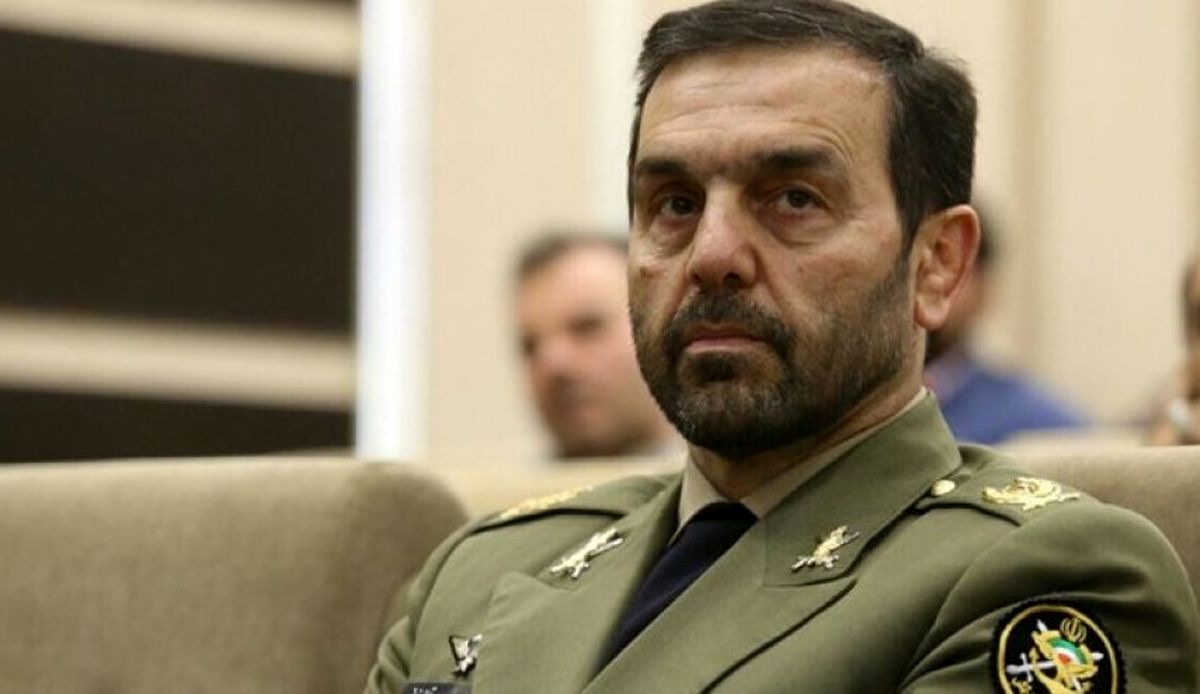 اعطای نشان فداکاری ارتش به شهید سلیمانی 