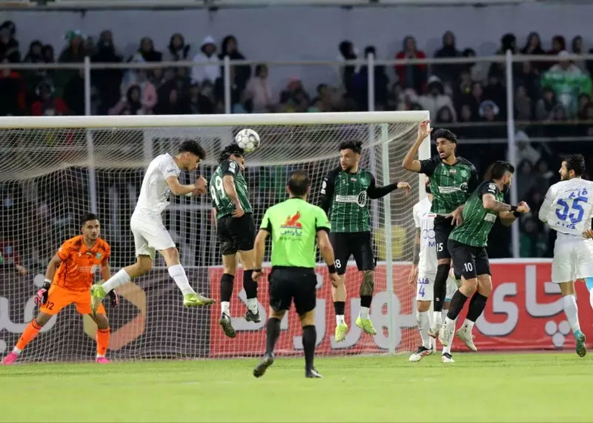 احمد محمدی داور جنجالی فوتبال ایران صدای پرسپولیسی‌ها را درآورد