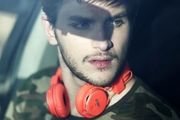 دارا حیایی در حال رنگ کاری /عکس