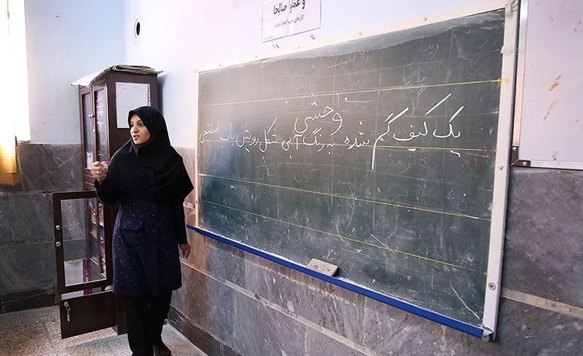  تکذیب فعالیت 60 هزار نیروی حقوق بگیر بدون ابلاغ آموزش و پرورش