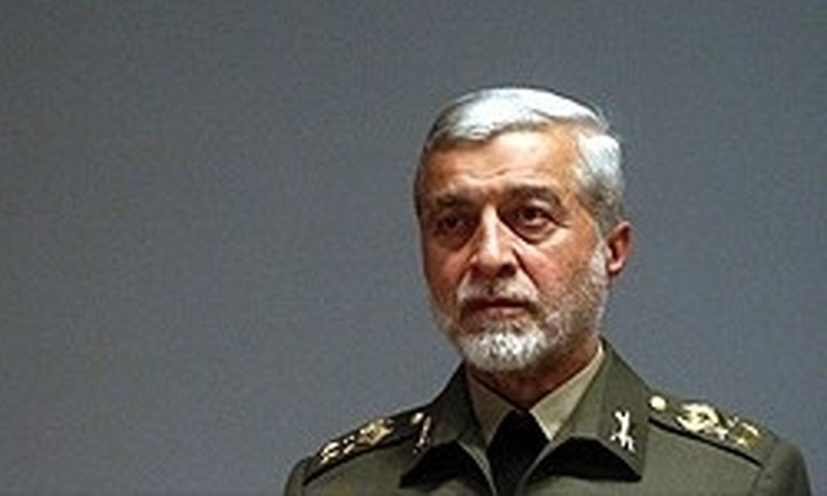بازدید فرمانده کل ارتش از یگانهای موشکی خنداب