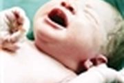 مادری که فرزند خود را یک‌بار در آغوش گرفت