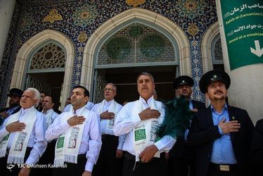 گل آرایی ضریح مطهر حضرت معصومه(س)/ گزارش تصویری 
