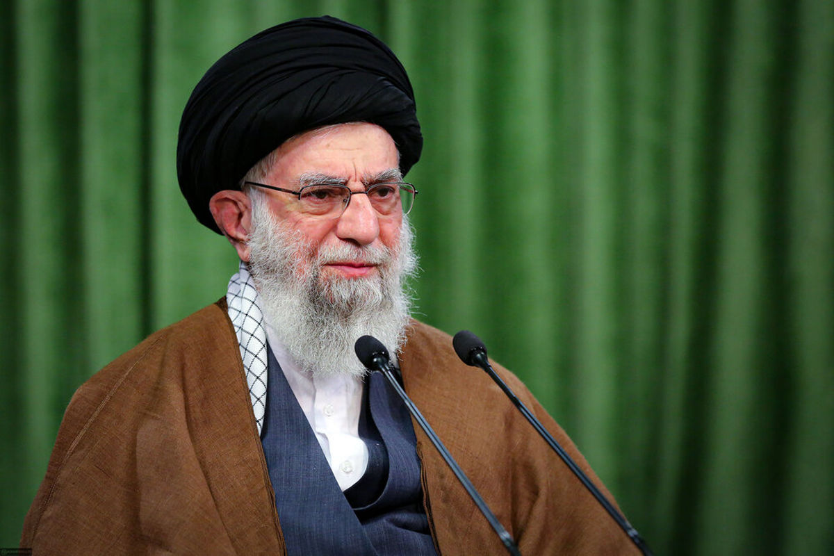پاسخ مقام معظم رهبری به استفتای نحوه انتقاد از مسئولان 
