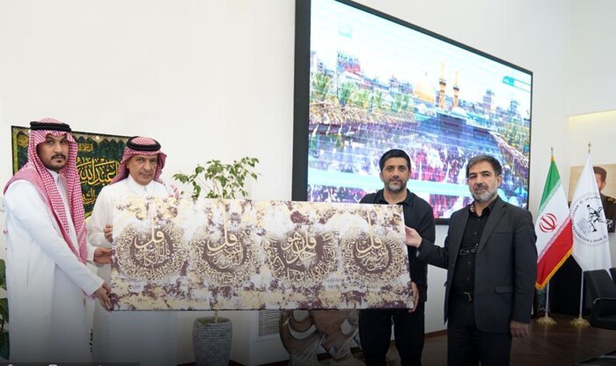 هدیه خاص دبیر به سفیر عربستان