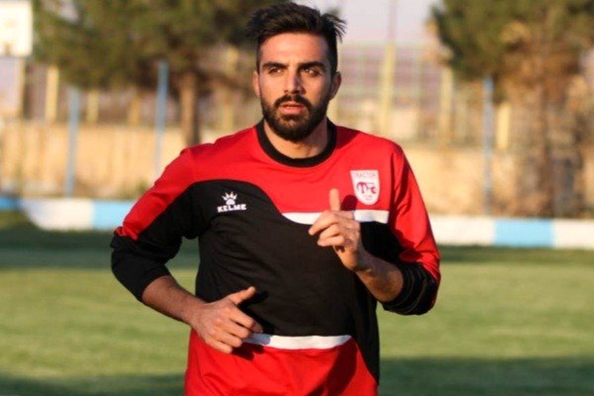 مشورت بازیکن تراکتورسازی با پرسپولیسی ها برای انتخاب تیم