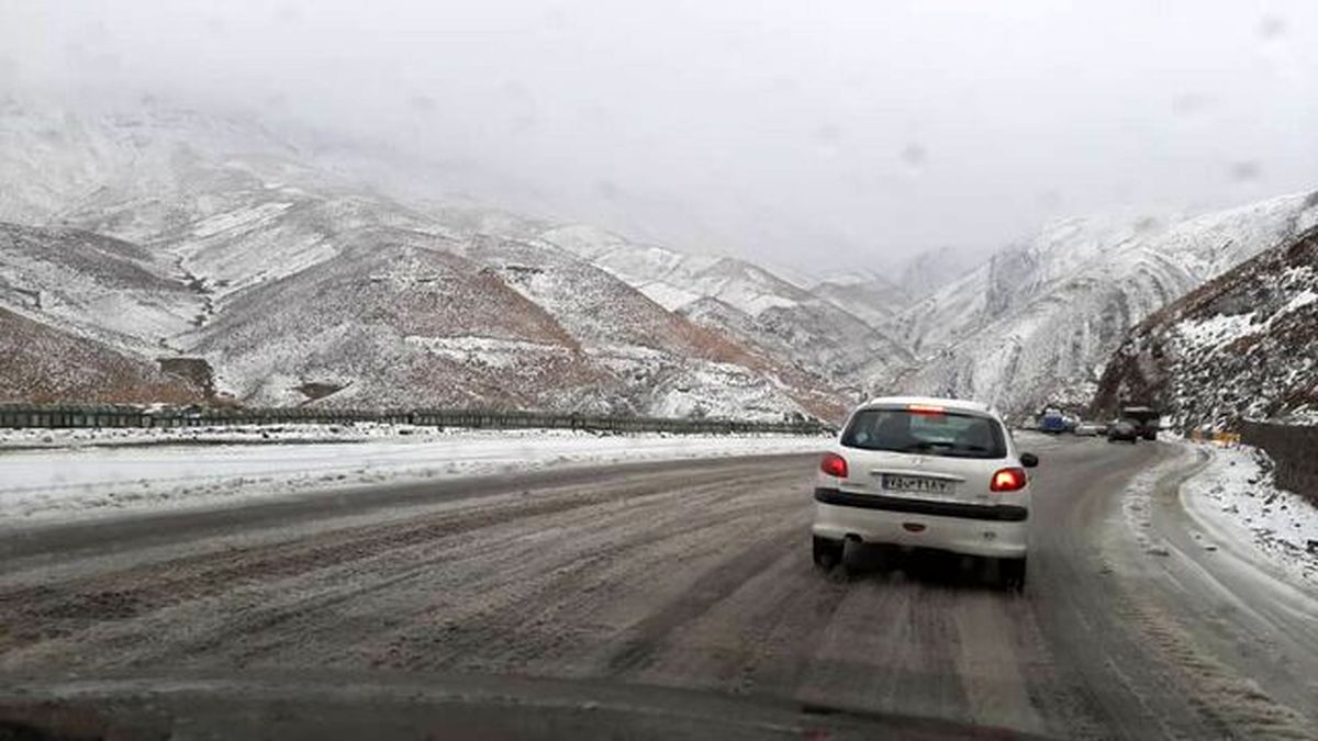 بارش برف و باران در محورهای 13 استان
