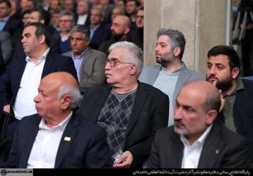دیدار جمعی از تولیدکنندگان و فعالان اقتصادی با رهبر انقلاب/گزارش تصویری